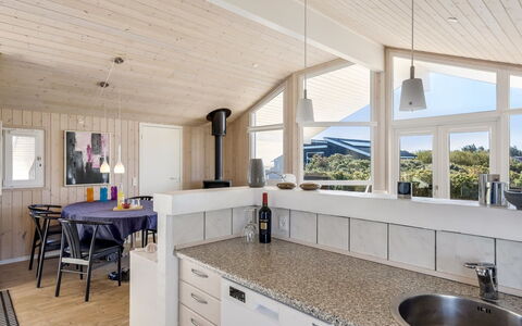 Söhnke - 400M from the Sea: Holz, Interior Design, Flooring, Decke, Fussboden, Möbel, Countertop, Küche, Zuhause, Zimmer