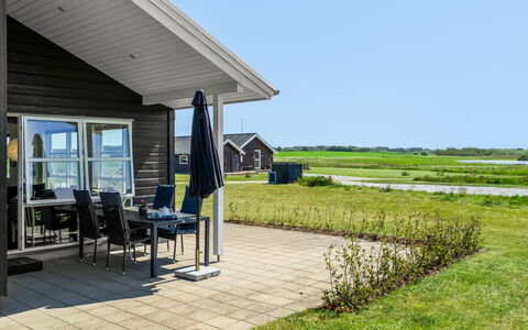 Sinica - 1.4Km from the Sea: Holz, Flooring, Interior Design, Fussboden, Möbel, Holzboden, Zimmer, Decke, Holzbeize, Hartholz