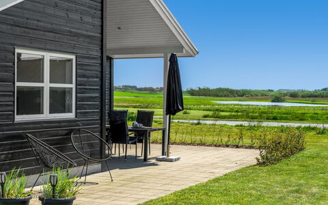 Sinica - 1.4Km from the Sea: Holz, Flooring, Interior Design, Fussboden, Möbel, Holzboden, Zimmer, Decke, Holzbeize, Hartholz