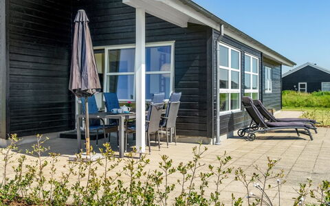 Sinica - 1.4Km from the Sea: Holz, Flooring, Interior Design, Fussboden, Möbel, Holzboden, Zimmer, Decke, Holzbeize, Hartholz