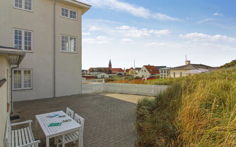 Asa - 75M from the Sea: Fenster, Fassade, Wohngebiet, Zuhause, Verbundwerkstoff, Schiebefenster, Estate, Abstellgleis, Daylighting