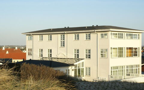 Asa - 75M from the Sea: Möbel, Interior Design, Stuhl, Flooring, Tabelle, Resort, Fussboden, Decke, Zimmer, Eco Hotel