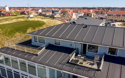 Britta - 100M from the Sea: Holz, Haus, Hütte, Zuhause, Dach, Ländliches Gebiet, Abstellgleis, Blockhaus, Gartenbauten, Hartholz