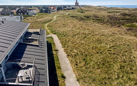 Britta - 100M from the Sea: Holz, Haus, Hütte, Zuhause, Dach, Ländliches Gebiet, Abstellgleis, Blockhaus, Gartenbauten, Hartholz