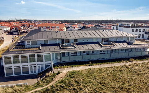 Britta - 100M from the Sea: Holz, Haus, Hütte, Zuhause, Dach, Ländliches Gebiet, Abstellgleis, Blockhaus, Gartenbauten, Hartholz