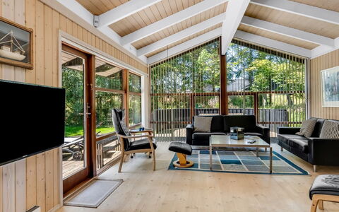 Paulette - 450M from the Sea: Interior Design, Holz, Decke, Couch, Flooring, Fussboden, Wohnzimmer, Möbel, Zuhause, Holzboden