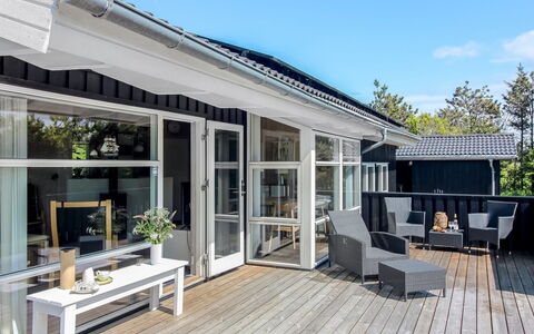 Elvan - 450M from the Sea: Möbel, Holz, Interior Design, Flooring, Fussboden, Stuhl, Zimmer, Decke, Wohnzimmer, Wohnung
