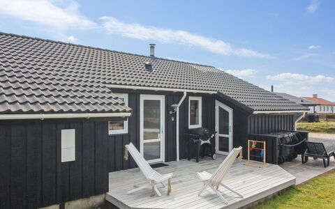 Eyvin - 100M from the Sea: Decke, Flooring, Interior Design, Fussboden, Verbundwerkstoff, Möbel, Resort, Hotel, Design, Daylighting