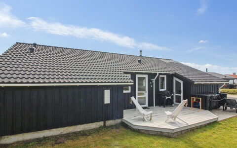 Eyvin - 100M from the Sea: Decke, Flooring, Interior Design, Fussboden, Verbundwerkstoff, Möbel, Resort, Hotel, Design, Daylighting