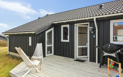 Eyvin - 100M from the Sea: Decke, Flooring, Interior Design, Fussboden, Verbundwerkstoff, Möbel, Resort, Hotel, Design, Daylighting