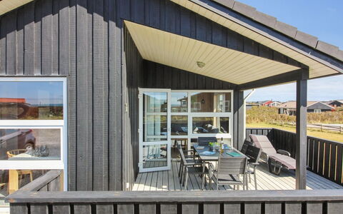 Eyvin - 100M from the Sea: Decke, Flooring, Interior Design, Fussboden, Verbundwerkstoff, Möbel, Resort, Hotel, Design, Daylighting