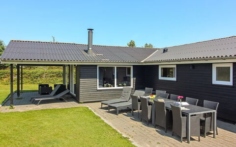 Susan - 600M from the Sea: Dach, Haus, Zuhause, Hütte, Abstellgleis, Estate, Auffahrt, Gartenbauten, Garten, Schuppen