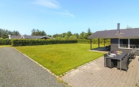 Susan - 600M from the Sea: Dach, Haus, Zuhause, Hütte, Abstellgleis, Estate, Auffahrt, Gartenbauten, Garten, Schuppen