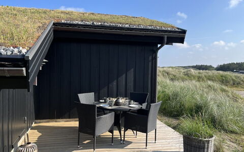Eelin - 275M from the Sea: Dach, Haus, Zuhause, Hütte, Abstellgleis, Estate, Auffahrt, Gartenbauten, Garten, Schuppen