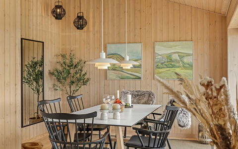 Eelin - 275M from the Sea: Möbel, Holz, Esszimmer, Interior Design, Flooring, Küche & Esszimmer Tisch, Tabelle, Fussboden, Stuhl, Decke