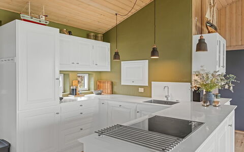Eelin - 275M from the Sea: Küche, Interior Design, Flooring, Cabinetry, Countertop, Möbel, Holz, Decke, Light Fixture, Küchengerät