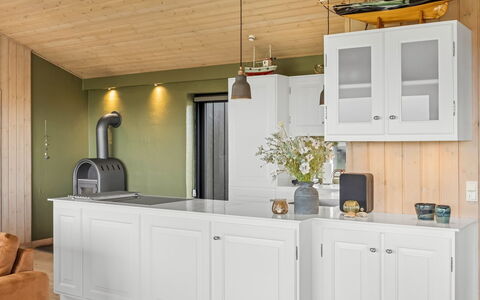 Eelin - 275M from the Sea: Flooring, Holz, Interior Design, Fussboden, Küche, Möbel, Cabinetry, Light Fixture, Decke, Countertop