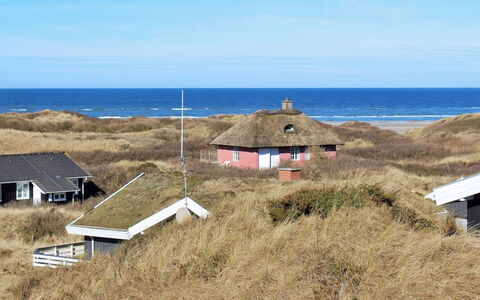 Eelin - 275M from the Sea: Dach, Haus, Zuhause, Hütte, Abstellgleis, Estate, Auffahrt, Gartenbauten, Garten, Schuppen