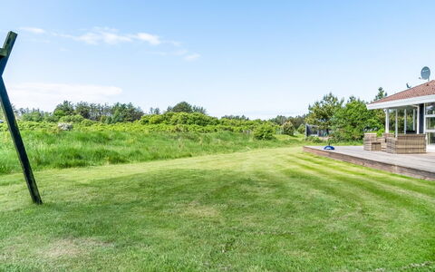 Klakke - 900M from the Sea: Hütte, Garten, Abstellgleis, Gartenbauten, Schatten, Garten, Hinterhof, Rasen, Bauernhaus, Landscaping