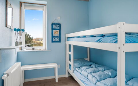 Elmo - 300M from the Sea: Blau, Schlafzimmer, Bett, Interior Design, Möbel, Bedding, Fussboden, Decke, Bettdecke, Wohnung
