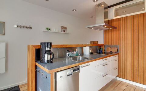 Varnava - 200M from the Sea: Möbel, Interior Design, Stuhl, Flooring, Tabelle, Resort, Fussboden, Decke, Zimmer, Eco Hotel
