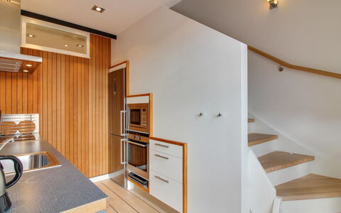 Varnava - 200M from the Sea: Möbel, Interior Design, Stuhl, Flooring, Tabelle, Resort, Fussboden, Decke, Zimmer, Eco Hotel