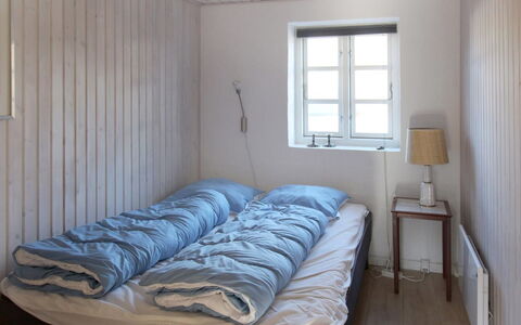 Norman - 150M from the Sea: Bett, Schlafzimmer, Bettdecke, Holz, Bedding, Fussboden, Linens, Möbel, Bettrahmen, Flooring