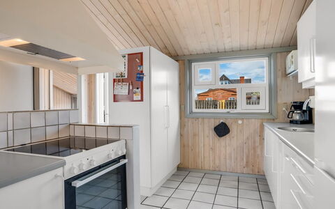 Lazorka - 450M from the Sea: Holz, Flooring, Fussboden, Decke, Wohnung, Küche, Countertop, Major Appliance, Cabinetry, Holzbeize