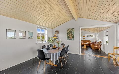Fabio - 450M from the Sea: Decke, Flooring, Interior Design, Fussboden, Verbundwerkstoff, Möbel, Resort, Hotel, Design, Daylighting