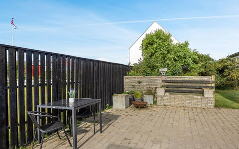 Fabio - 450M from the Sea: Decke, Flooring, Interior Design, Fussboden, Verbundwerkstoff, Möbel, Resort, Hotel, Design, Daylighting