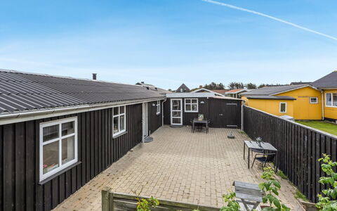 Fabio - 450M from the Sea: Decke, Flooring, Interior Design, Fussboden, Verbundwerkstoff, Möbel, Resort, Hotel, Design, Daylighting