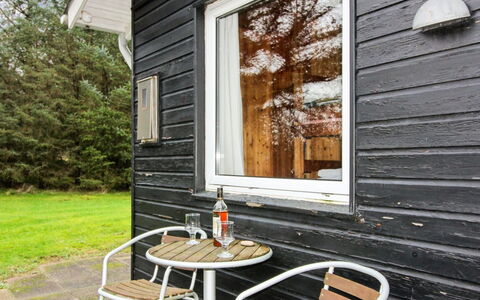 Arie - 500M from the Sea: Möbel, Interior Design, Stuhl, Flooring, Tabelle, Resort, Fussboden, Decke, Zimmer, Eco Hotel