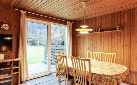 Arie - 500M from the Sea: Hütte, Garten, Abstellgleis, Gartenbauten, Schatten, Garten, Hinterhof, Rasen, Bauernhaus, Landscaping