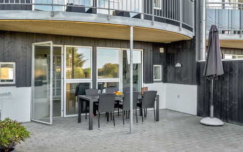 Katharine - 600M from the Sea: Fussboden, Wohnung, Balkon, Geländer, Stuhl, Veranda, Hartholz, Schatten, Deck, Holzboden