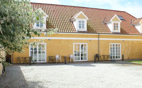 Swarthovde - 300M from the Sea: Estate, Auffahrt, Bauernhaus, Villa
