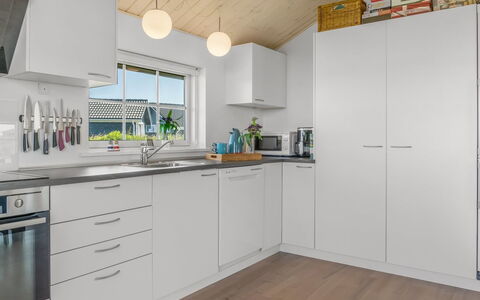 Anya - 650M from the Sea: Küche, Countertop, Flooring, Interior Design, Holz, Cabinetry, Decke, Küchengerät, Major Appliance, Fussboden