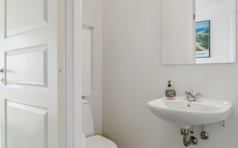 Anya - 650M from the Sea: Wand, Flooring, Armatur, Fussboden, Interior Design, Bad Sink, Badezimmer, Sinken, Toilette, Zapfhahn