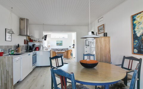 Arnke - 125M from the Sea: Wohngebiet, Dach, Vorort, Auffahrt, Estate, Kamin