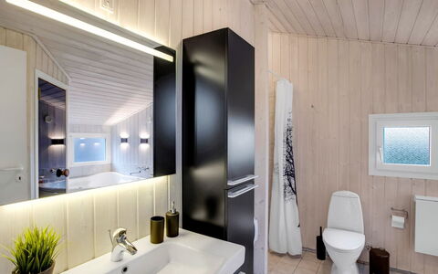 Tinja - 700M from the Sea: Interior Design, Flooring, Fussboden, Armatur, Holz, Sinken, Decke, Bad Sink, Zapfhahn, Badezimmer