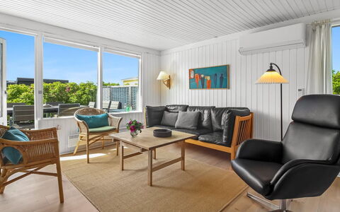Violeta - 250M from the Sea: Möbel, Interior Design, Flooring, Fussboden, Couch, Holz, Decke, Holzboden, Wohnzimmer, Stuhl