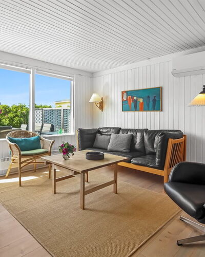 Violeta - 250M from the Sea