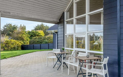 Berenika - 500M from the Sea: Zuhause, Schatten, Veranda, Abstellgleis, Stuhl, Garten, Deck, Garten, Hartholz, Rasen