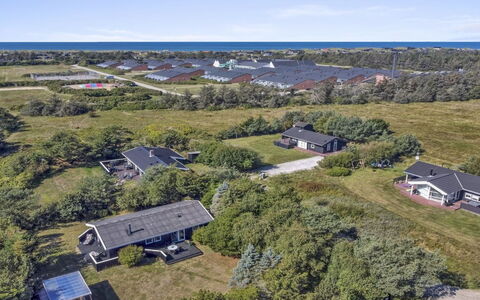 Birgid - 900M from the Sea: Schwimmbad, Gartenmöbel, Möbel, Resort, Flagstone, Eco Hotel, Schatten, Stuhl, Freizeit, Estate
