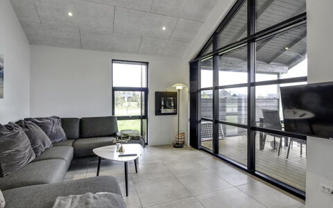 Juho - 900M from the Sea: Möbel, Interior Design, Stuhl, Flooring, Tabelle, Resort, Fussboden, Decke, Zimmer, Eco Hotel