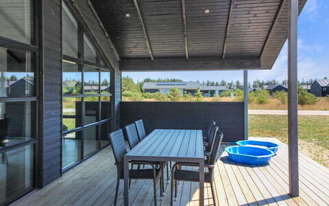 Juho - 900M from the Sea: Möbel, Interior Design, Stuhl, Flooring, Tabelle, Resort, Fussboden, Decke, Zimmer, Eco Hotel