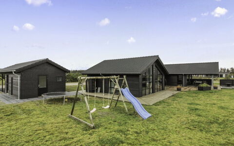 Juho - 900M from the Sea: Möbel, Interior Design, Stuhl, Flooring, Tabelle, Resort, Fussboden, Decke, Zimmer, Eco Hotel