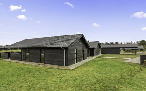 Juho - 900M from the Sea: Möbel, Interior Design, Stuhl, Flooring, Tabelle, Resort, Fussboden, Decke, Zimmer, Eco Hotel