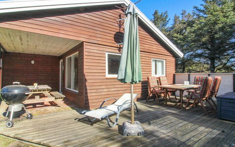 Lis - 300M from the Sea: Holz, Hütte, Zuhause, Hartholz, Planke, Abstellgleis, Holzbeize, Deck, Veranda, Gartenmöbel