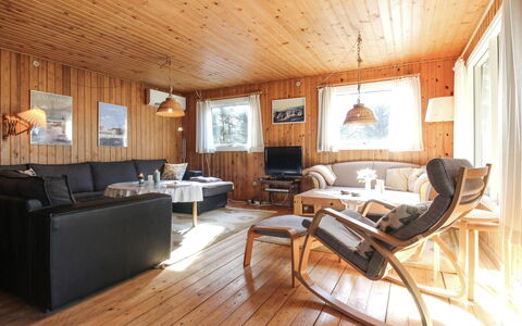 Lis - 300M from the Sea: Möbel, Interior Design, Holz, Decke, Flooring, Zuhause, Fussboden, Haus, Couch, Wohnzimmer