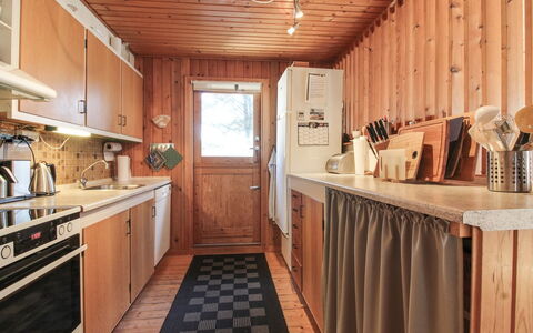 Lis - 300M from the Sea: Holz, Küche, Küchengerät, Flooring, Countertop, Major Appliance, Interior Design, Cabinetry, Möbel, Fussboden